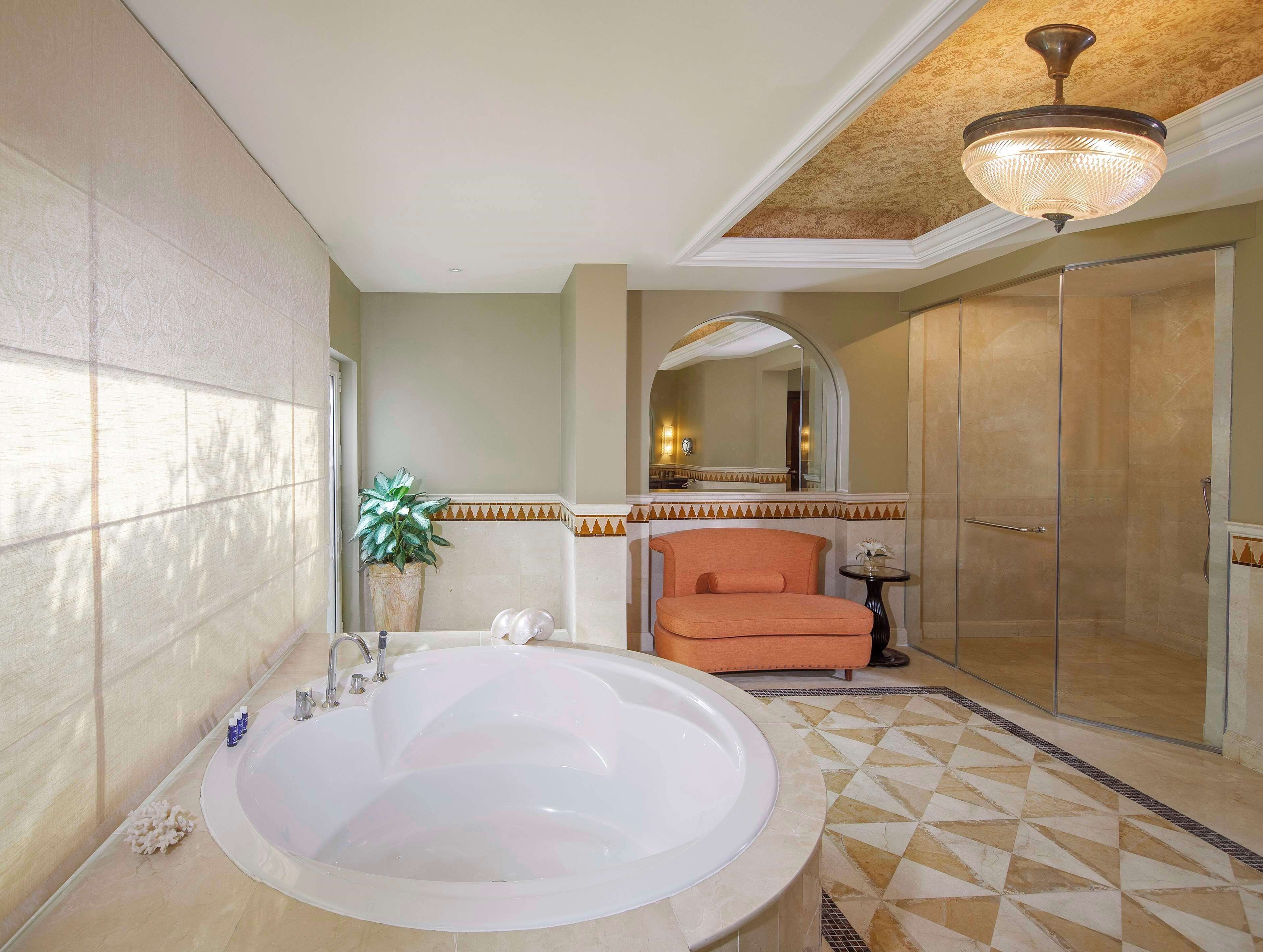 1 bedroom, premium bedding, minibar, in-room safe