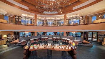 3 restaurants, breakfast, lunch, dinner served; international cuisine