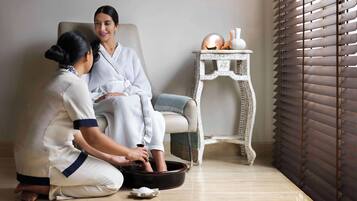 Espace de soins pour les couples, sauna, bain Ă remous, hammam