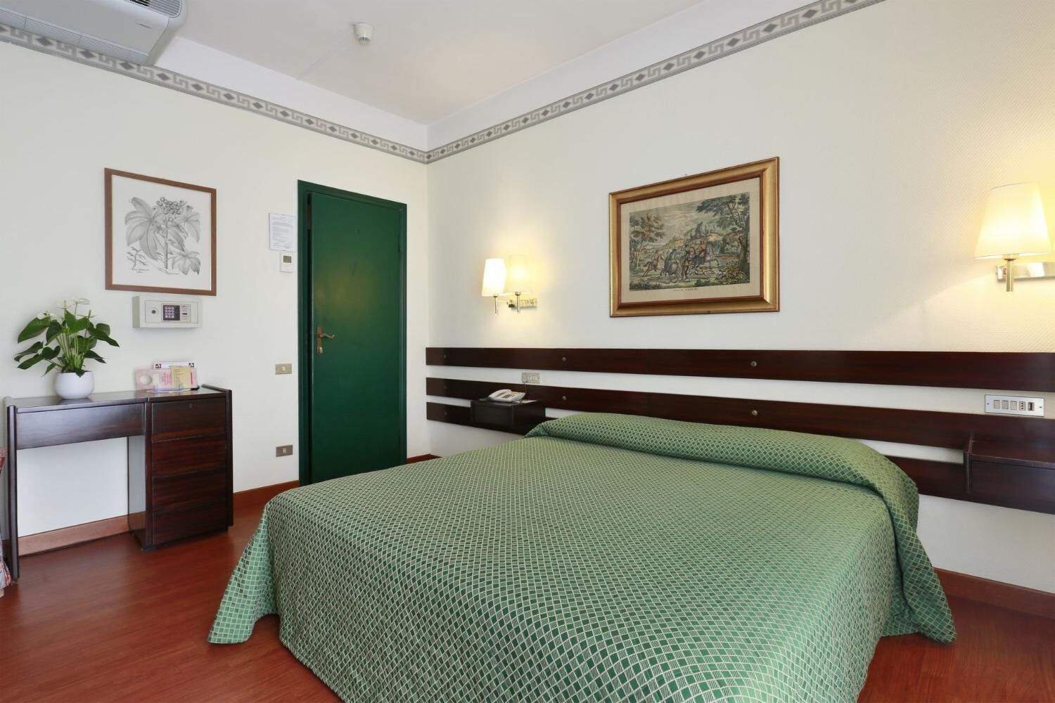 minibar, in-room safe, desk, cots/infant beds