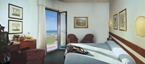 Minibar, una cassaforte in camera, una scrivania