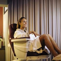 Couples treatment room(s), sauna, hot tub, steam room