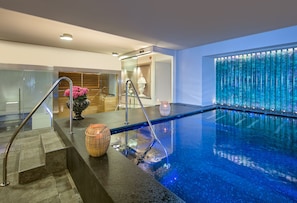 Outdoor pool, pool umbrellas, pool loungers - Hotel St. Mauritius (Forte dei Marmi)