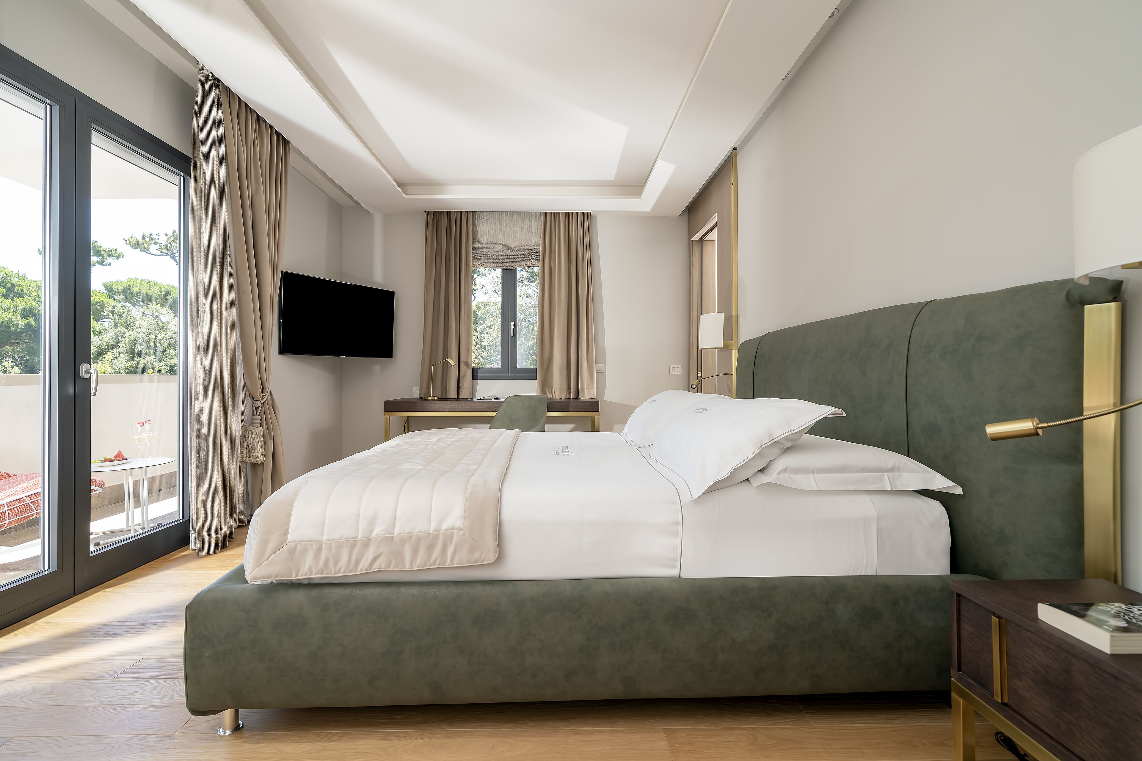 signature suite | 1 bedroom, hypo-allergenic bedding, down duvets, minibar
