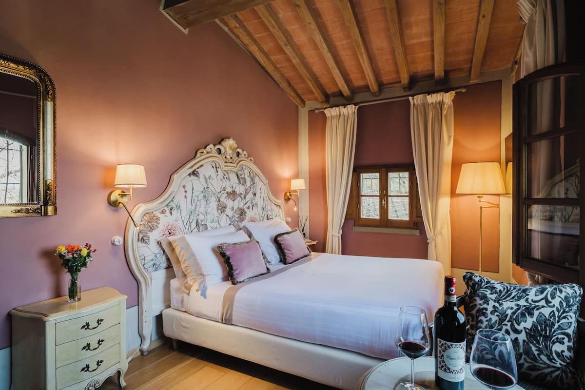 Deluxe Double Room | Minibar, in-room safe, desk, iron/ironing board