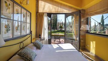 Minibar, Zimmersafe, Schreibtisch, Bügeleisen/Bügelbrett