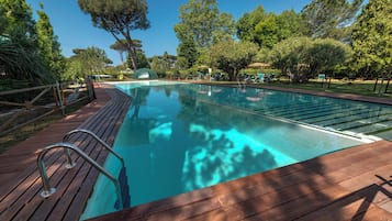 Seasonal outdoor pool, pool umbrellas, sun loungers