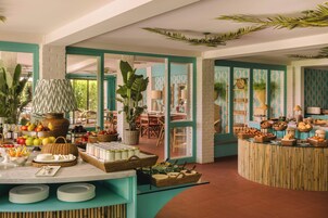 Desayuno buffet todos los días (con cargo)