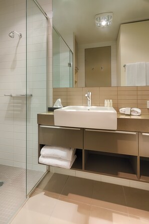 Studio Apartment | Bathroom - Caroline Serviced Apartments Brighton (Brighton)