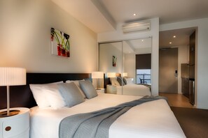 Studio Apartment | Premium bedding, desk, iron/ironing board, free WiFi