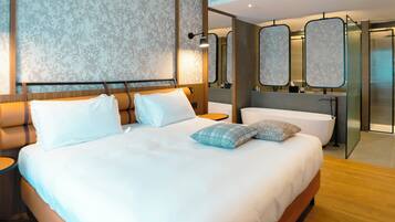 Sviitti, 2 makuuhuonetta | Ylelliset vuodevaatteet, minibaari, tallelokero huoneessa, työpöytä