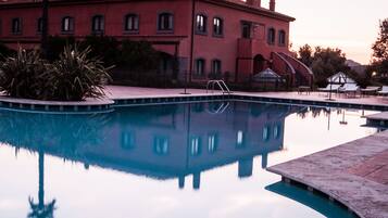 Seasonal outdoor pool, pool umbrellas, sun loungers