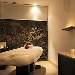 Couples treatment room(s), sauna, hot tub, steam room
