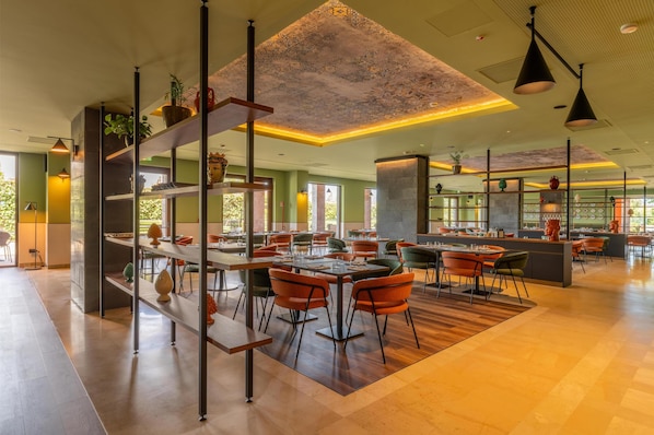 2 restauranter, frokost serveres