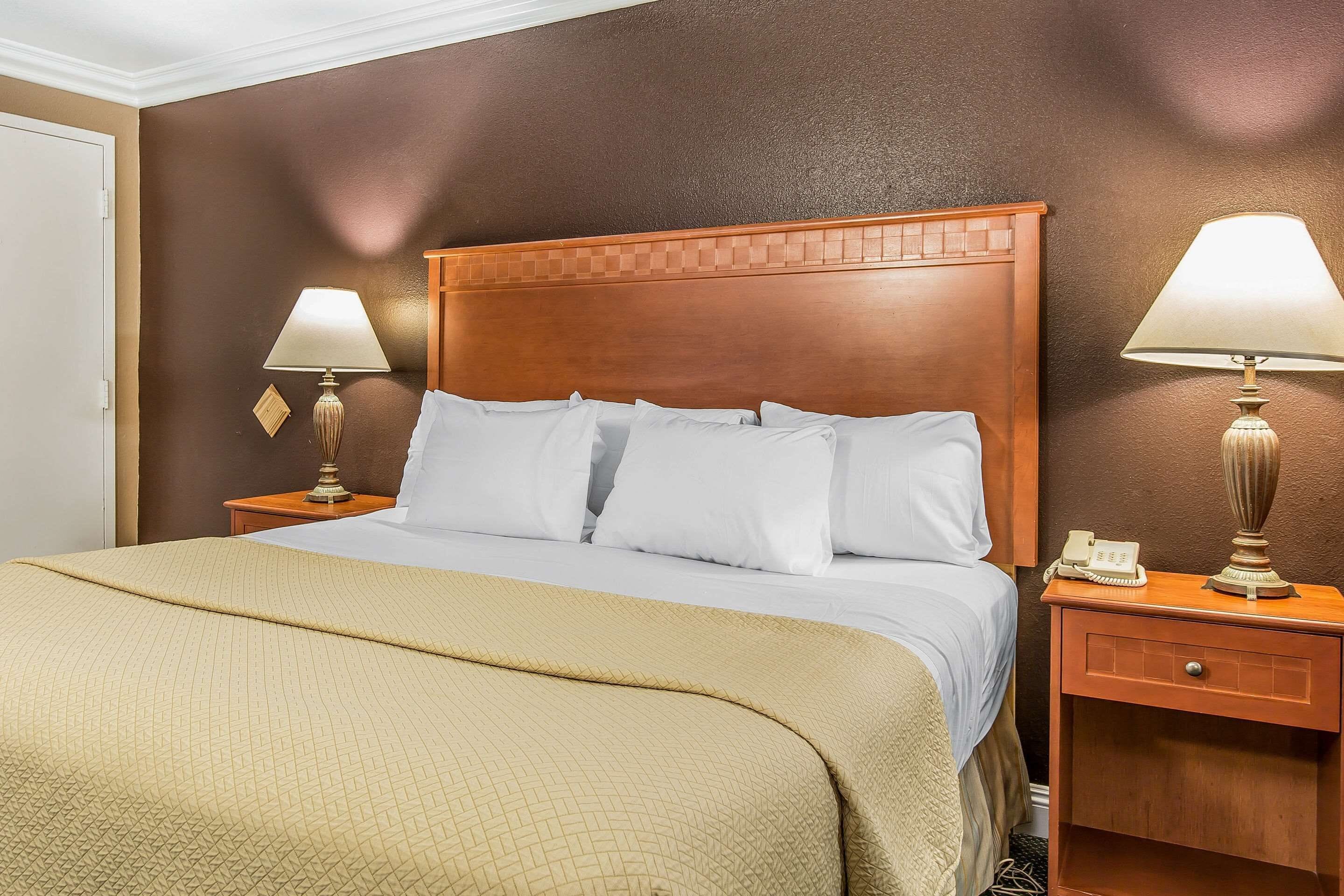 Escritorio, tabla de planchar con plancha y cunas gratuitas 