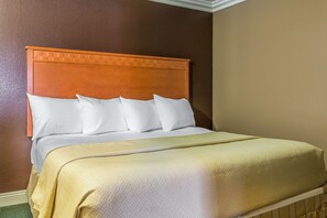 Desk, iron/ironing board, free cribs/infant beds, free WiFi - Rodeway Inn Ventura Midtown (Ventura)
