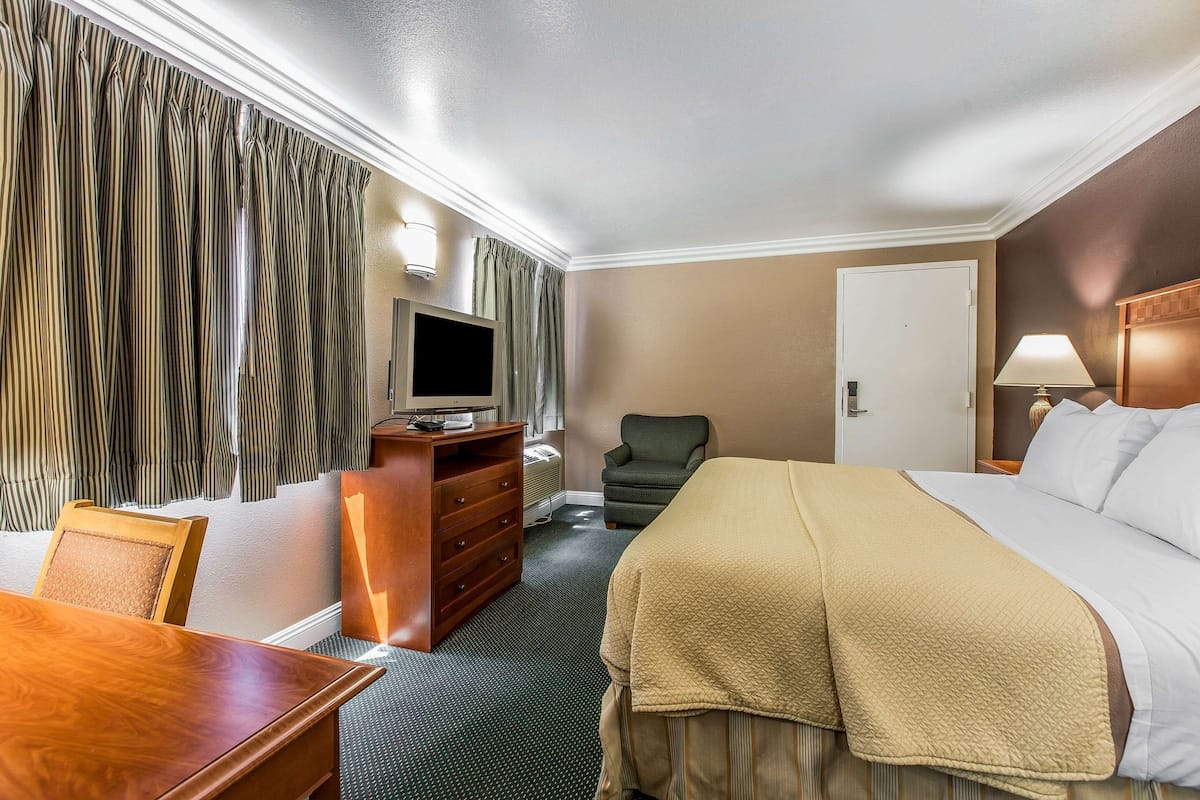 Desk, iron/ironing board, free cribs/infant beds, free WiFi