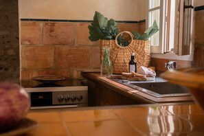 Coffee/tea maker, electric kettle