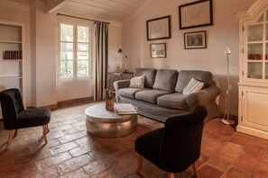 0-inch flat-screen TV with digital channels, TV, ping pong