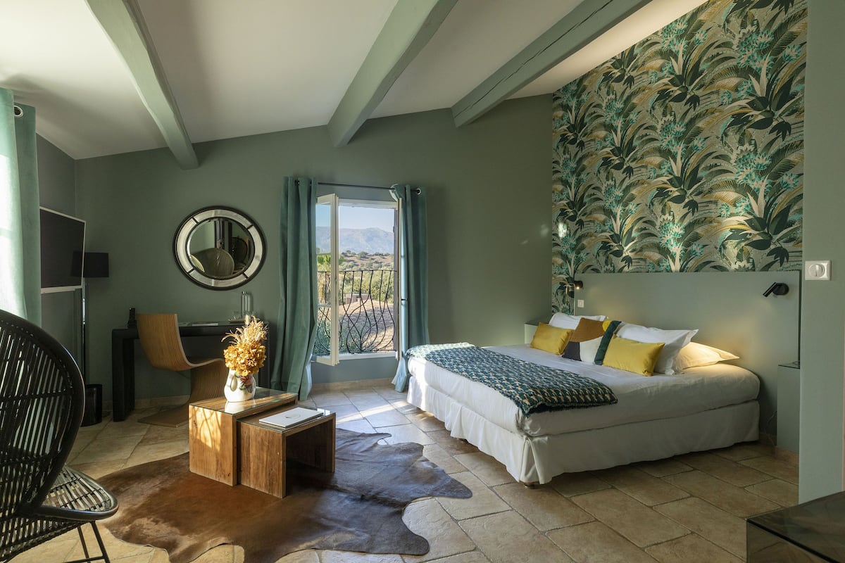 Privilege Room | 1 bedroom, premium bedding, minibar, in-room safe