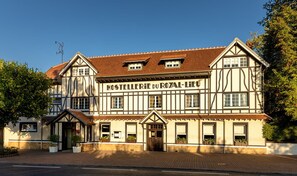 Front of property - Hostellerie Du Royal Lieu (Compiègne)