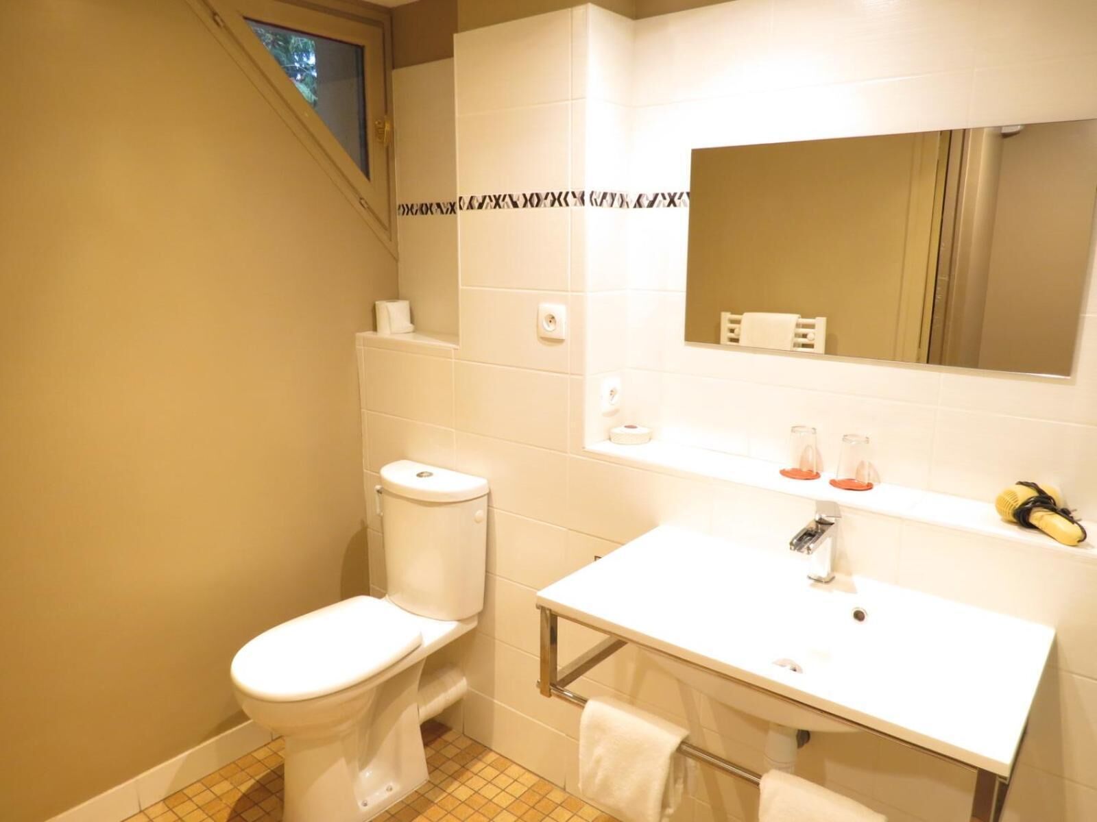 deep-soaking bathtub, free toiletries, hair dryer, towels