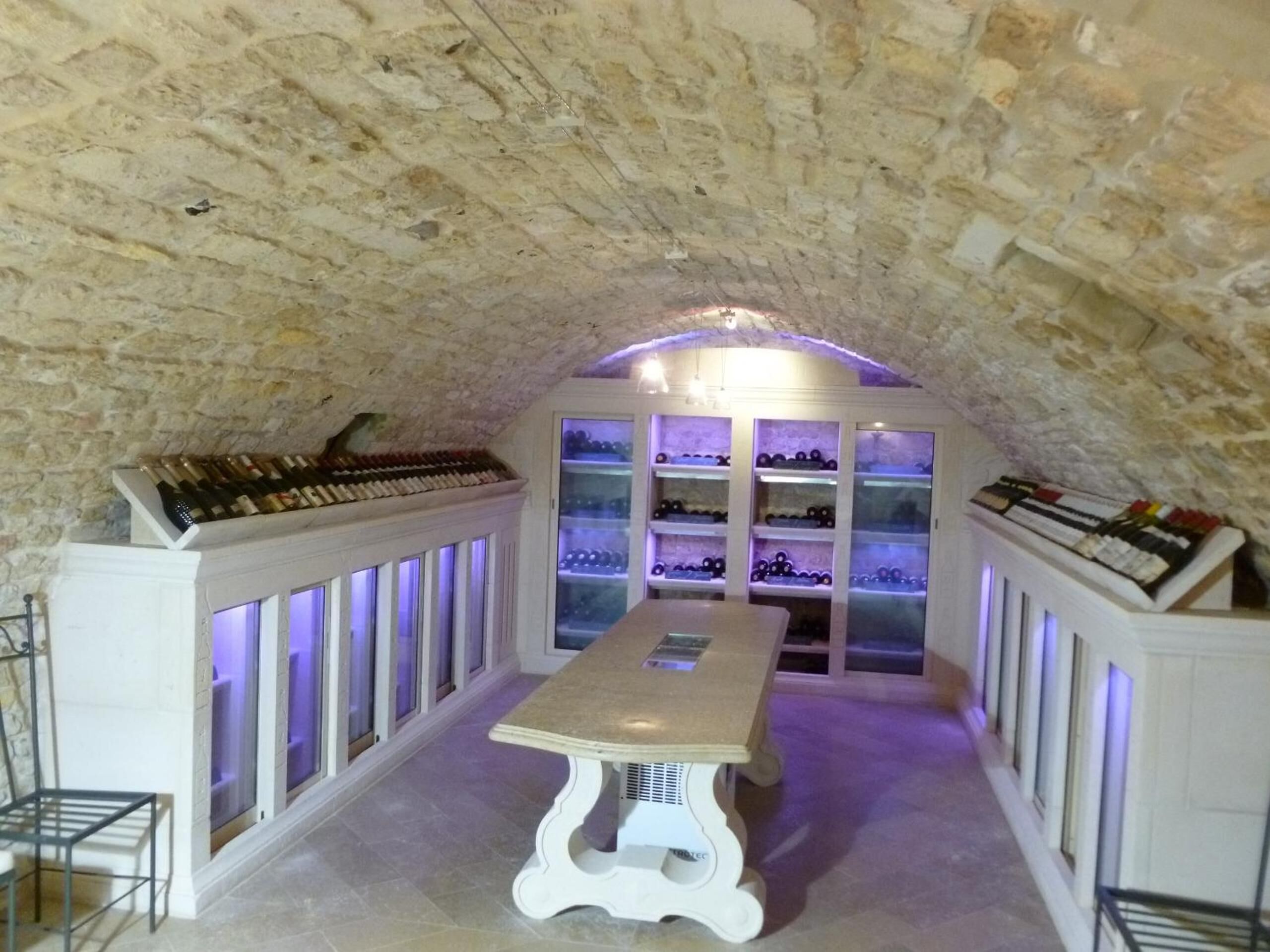 breakfast, lunch and dinner served