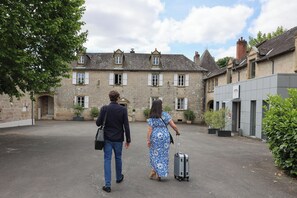 Front of property - Hôtel Château Lacan (Brive-la-Gaillarde)