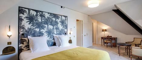 Hochwertige Bettwaren, Minibar, Zimmersafe, Schreibtisch