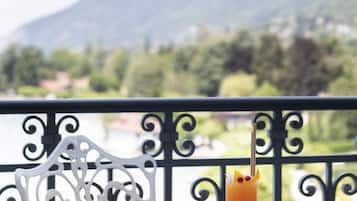 2 restaurants, breakfast, lunch, dinner served; local cuisine
