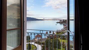 Chambre Double ou avec lits jumeaux, balcon, vue lac | Literie de qualité supérieure, minibar, coffres-forts dans les chambres