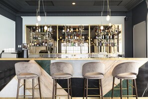 Bar (on property) - Palace de Menthon (Menthon-Saint-Bernard)
