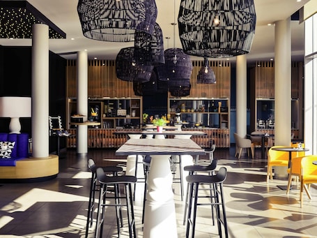 Lunch, dinner served; French cuisine, garden views . Mercure Lyon Genas Eurexpo