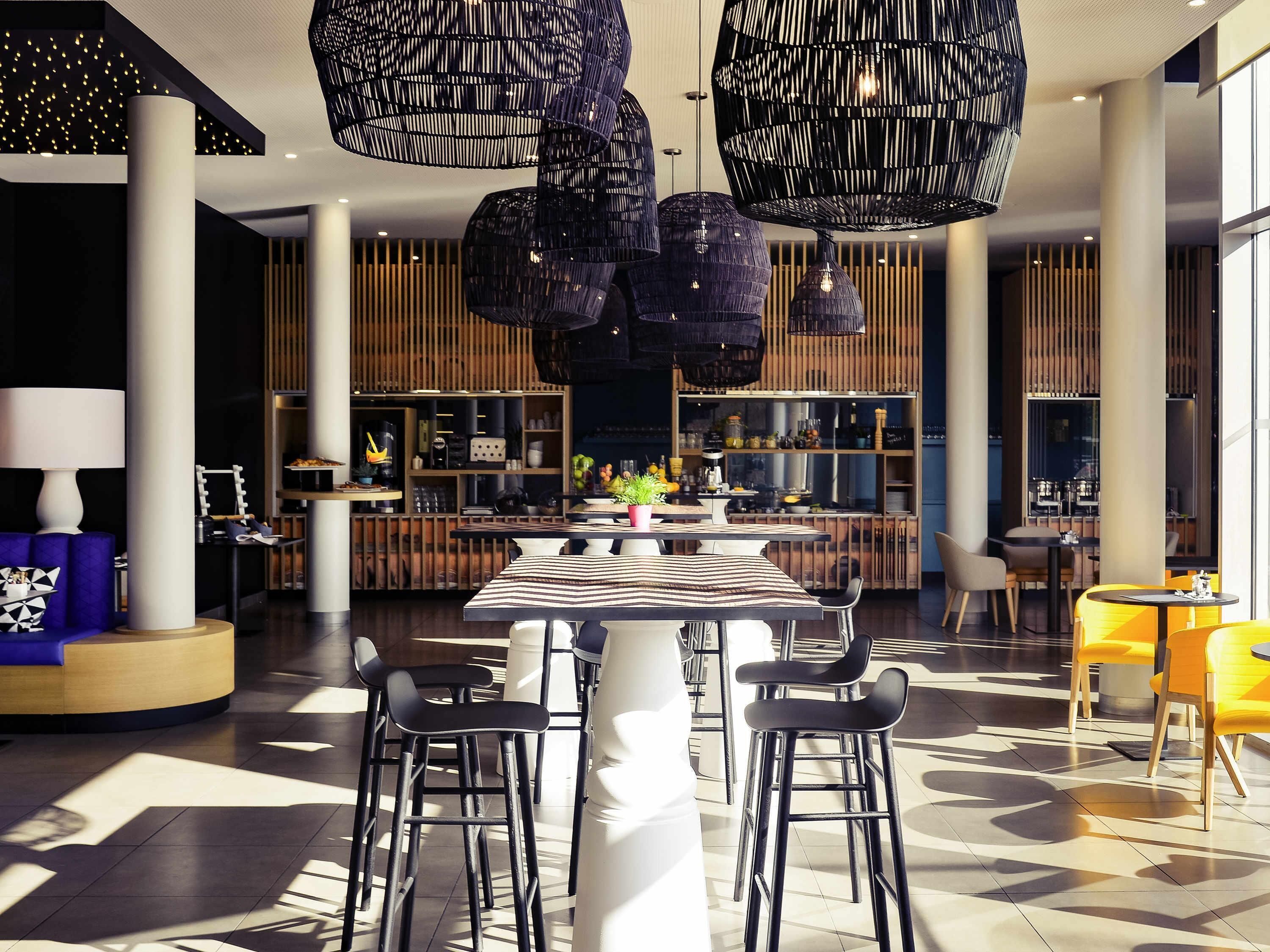 Lunch, dinner served; French cuisine, garden views 