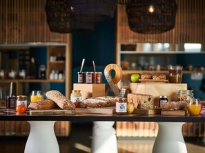 Daily buffet breakfast for a fee