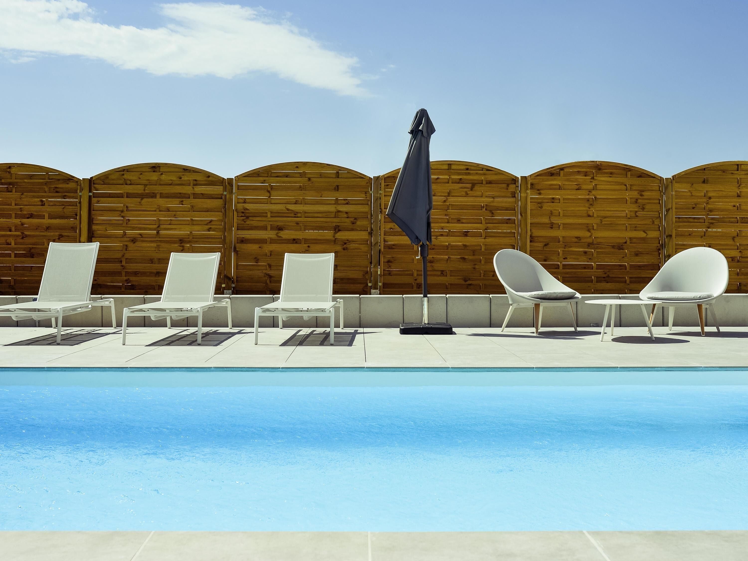 季节性开放的室外游泳池