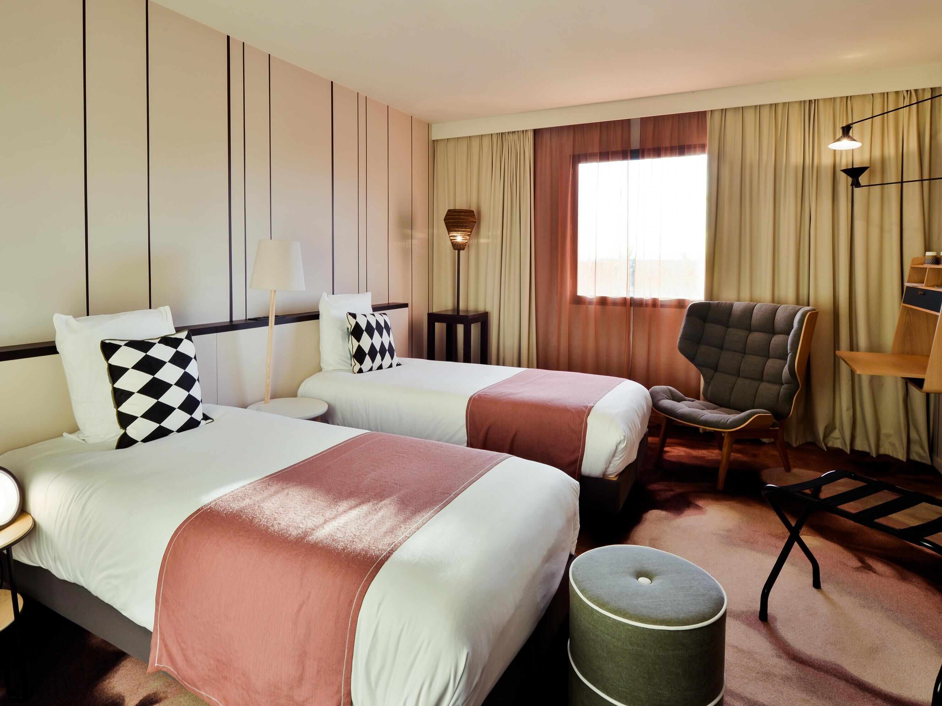 standard room, 2 single beds | 1 bedroom, free minibar, in-room safe, blackout curtains