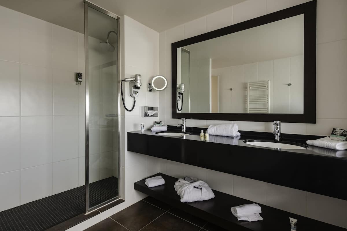 1 bedroom, free minibar, in-room safe, blackout drapes