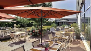 Déjeuner et dîner servis sur place