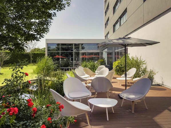 Se sirven comidas, cenas y cocina francesa con vista al jardín