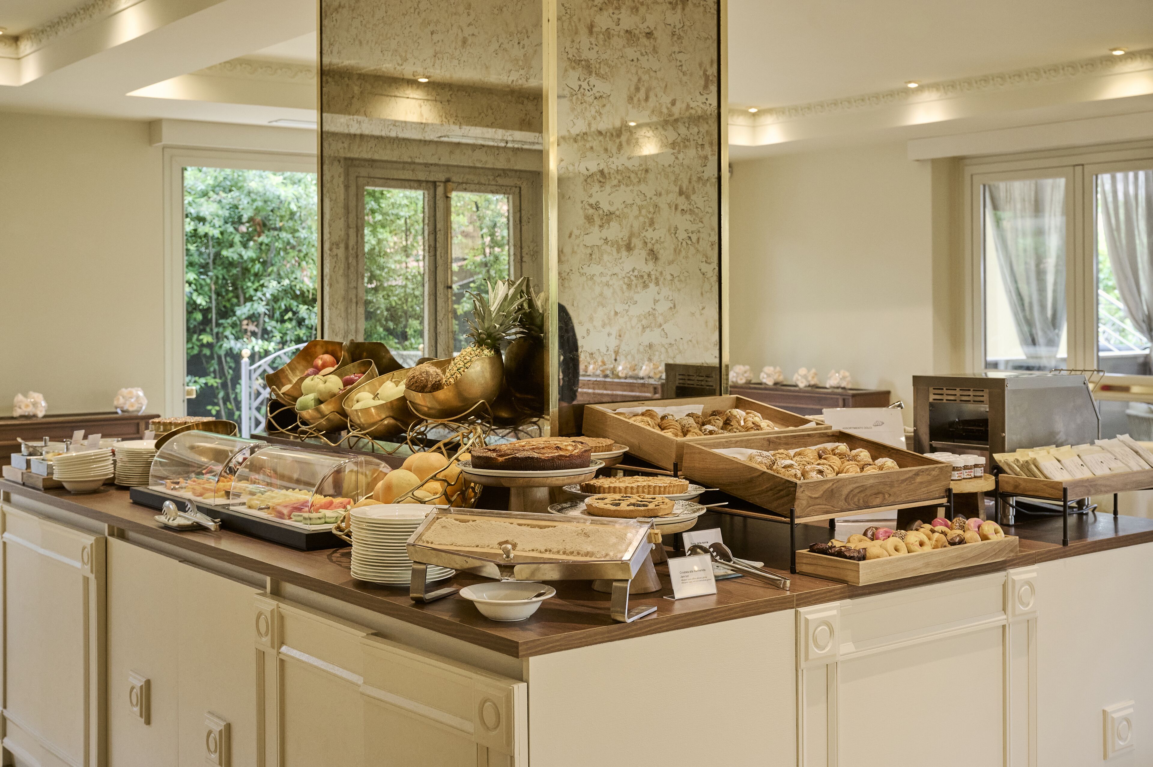 free daily breakfast