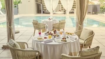 Free daily breakfast