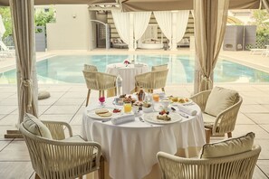 Free daily breakfast