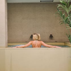 Couples treatment room(s), sauna, hot tub, steam room