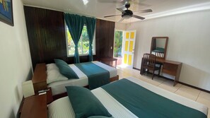 Double Room | Bed sheets, alarm clocks - La Baula Lodge (Colorado)