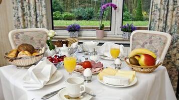 Desayuno buffet entre semana (EUR 10 por persona)