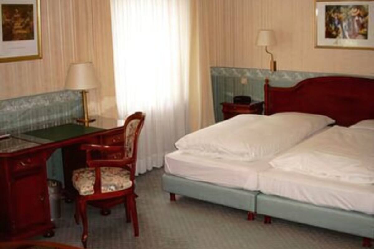 double room | desk, free wifi, bed sheets