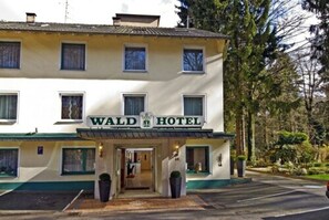 Property entrance - Wald-Hotel (Troisdorf)