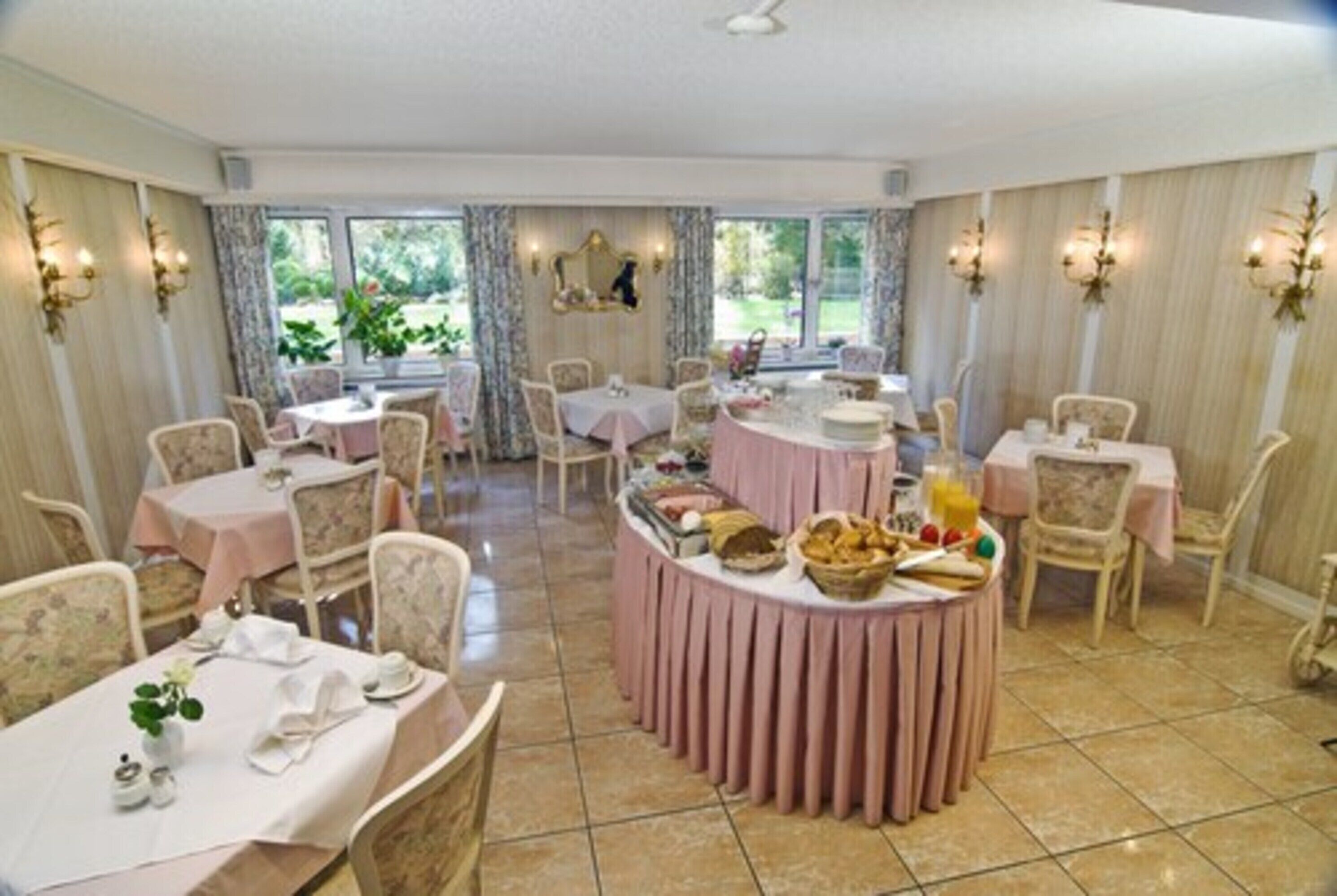 buffet breakfast on weekdays (eur 10 per person)