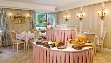 Frühstücksbuffet unter der Woche (10 EUR pro Person)